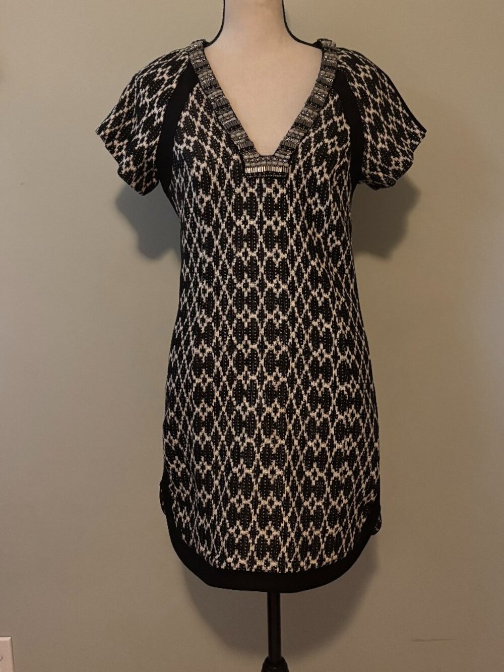 Twelfth Street by Cynthia Vincent Ikat Jacquard Beaded-Neck Shift Size 4 NWT
